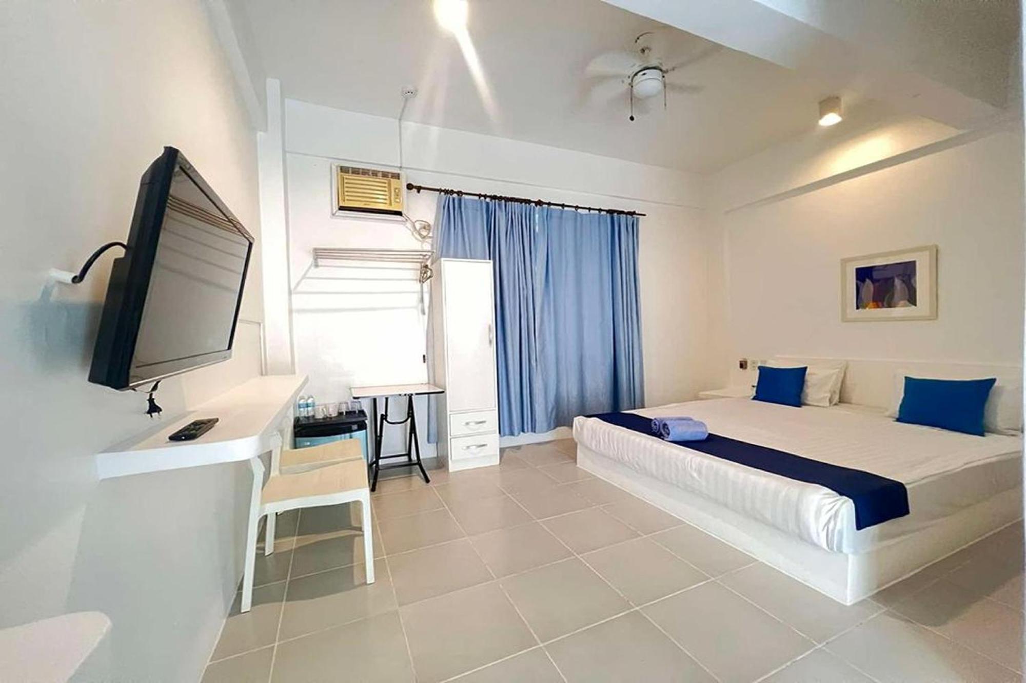 Coron Bluewave Hotel Exterior photo