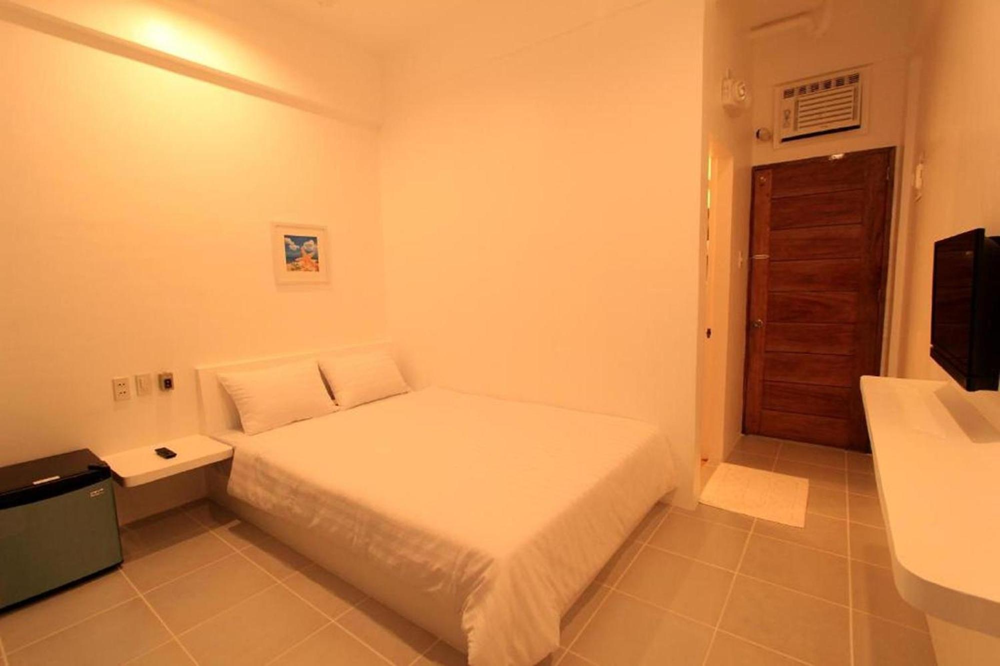 Coron Bluewave Hotel Exterior photo
