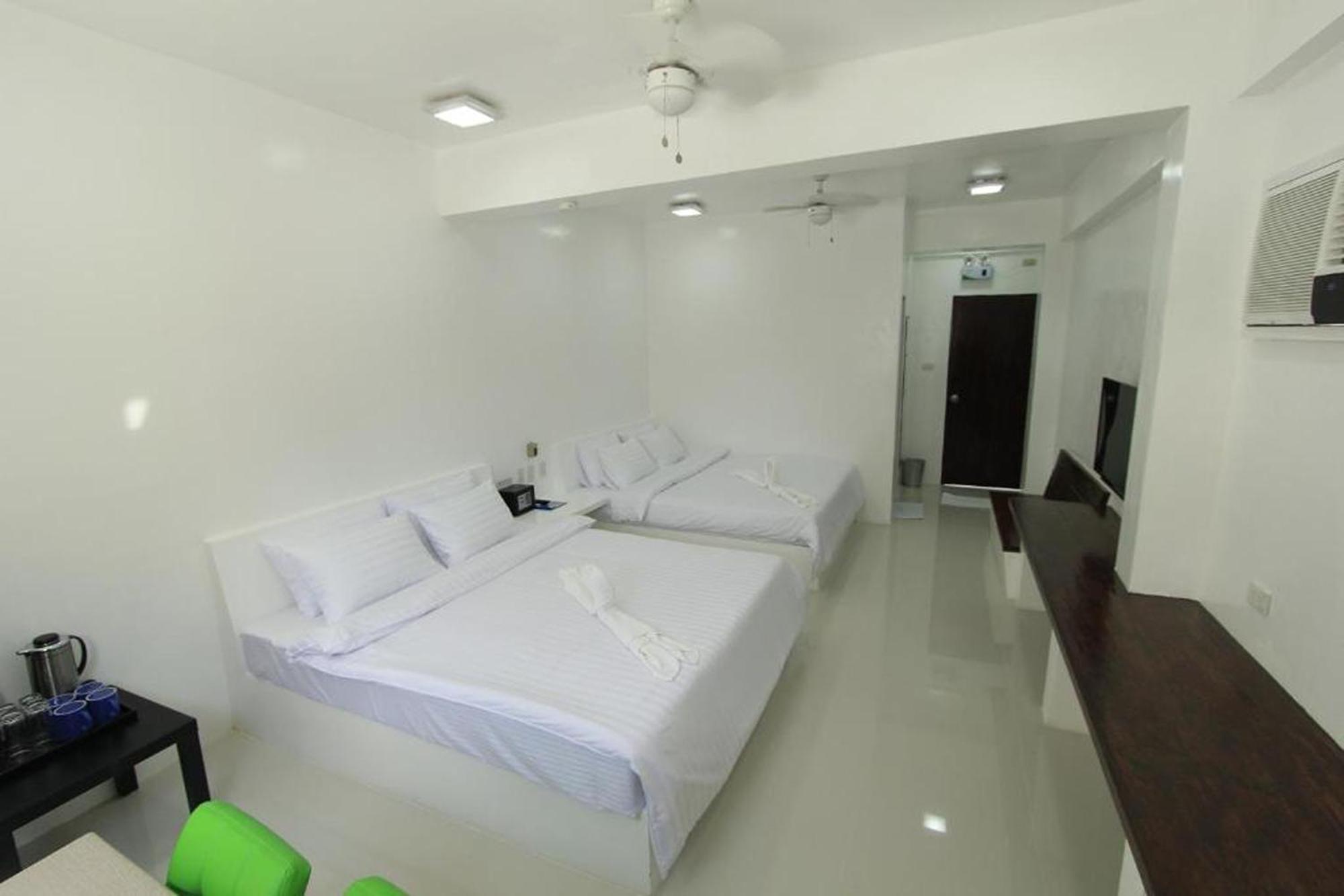 Coron Bluewave Hotel Exterior photo