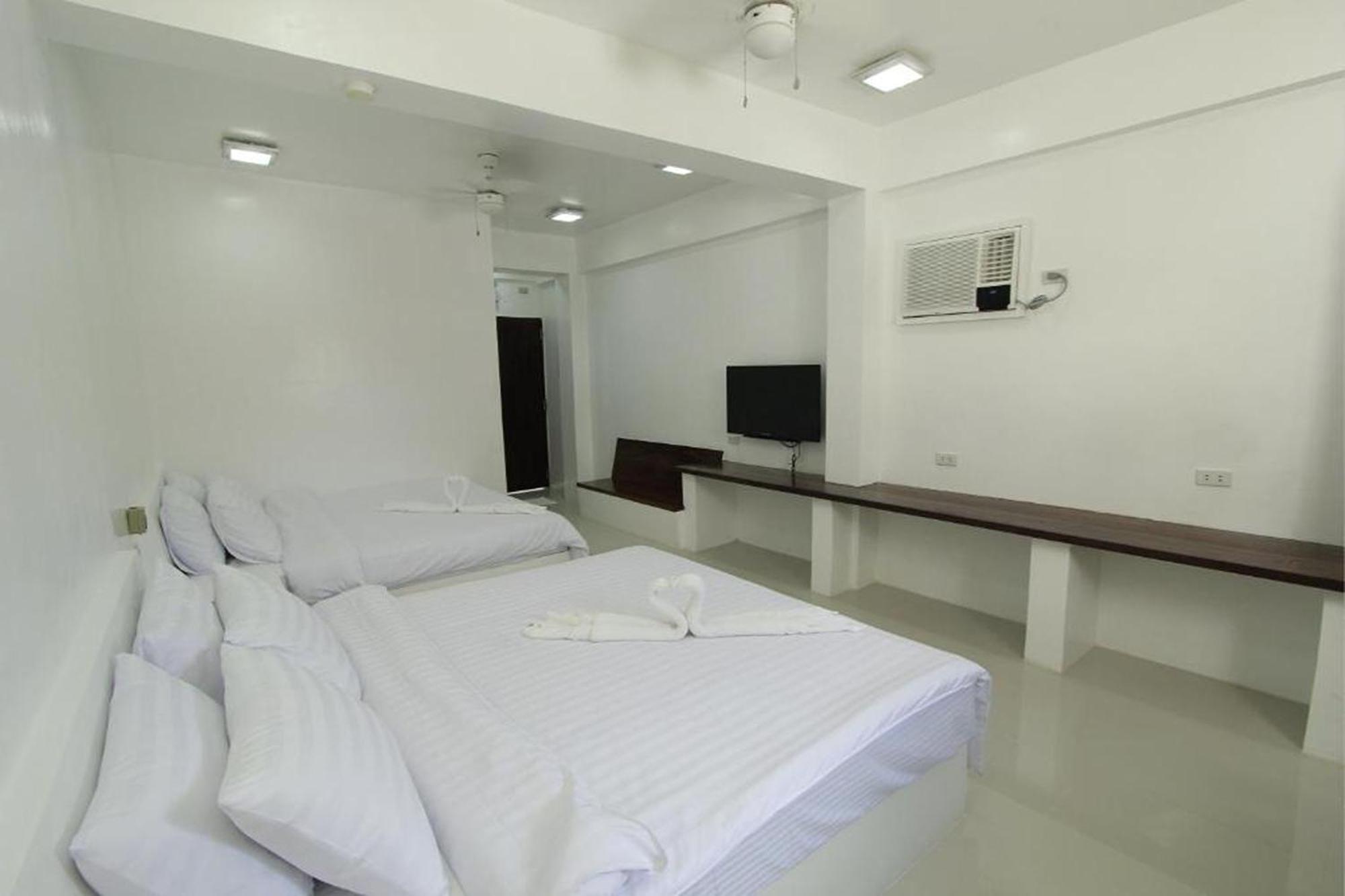 Coron Bluewave Hotel Exterior photo