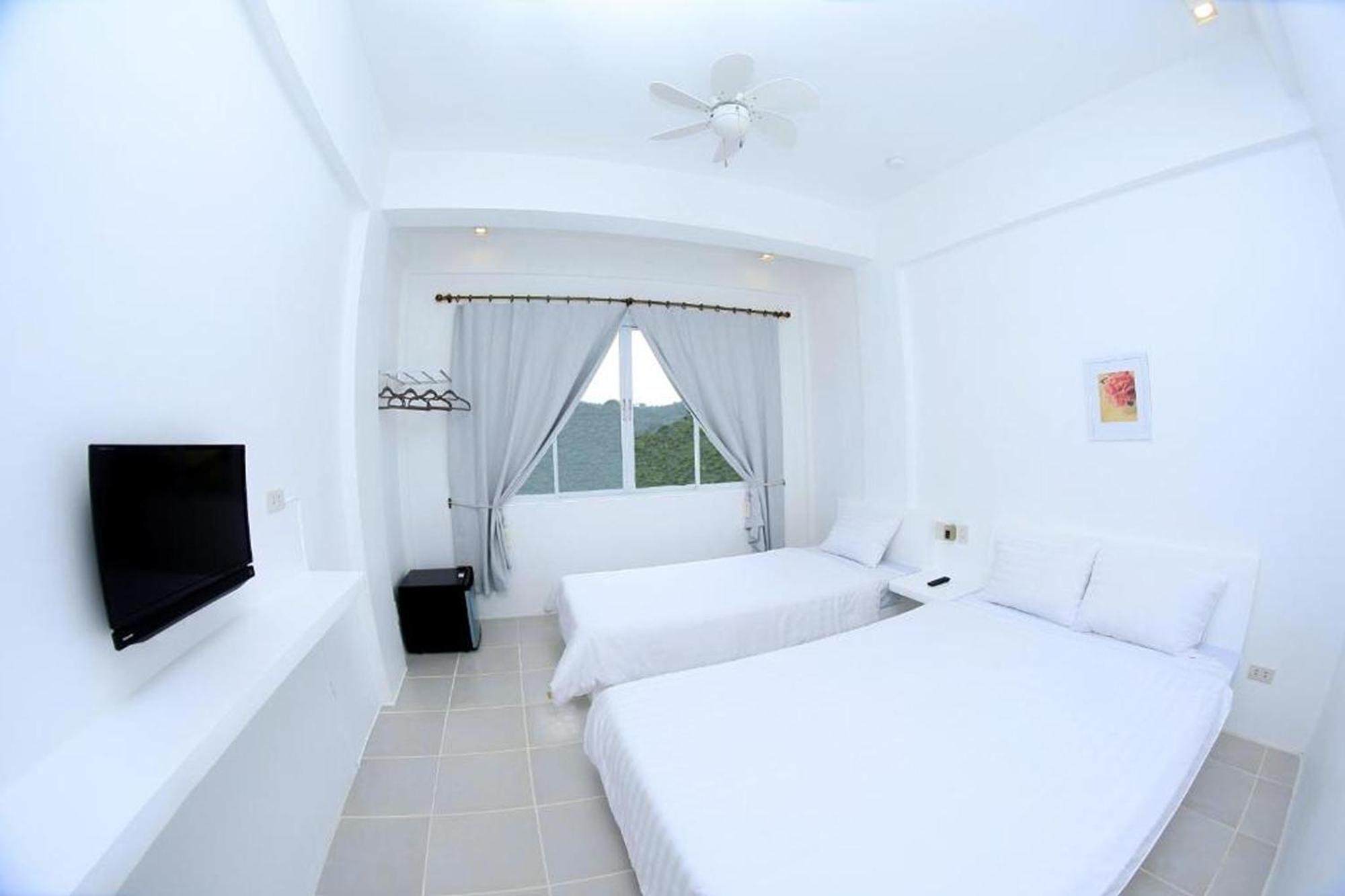 Coron Bluewave Hotel Exterior photo
