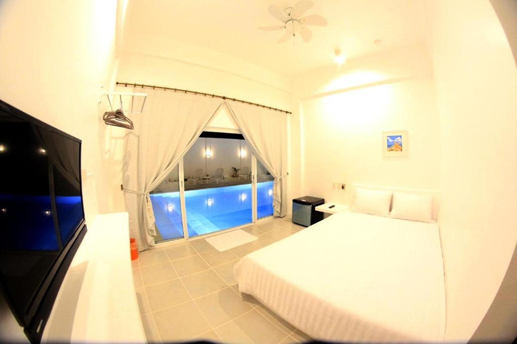 Coron Bluewave Hotel Exterior photo